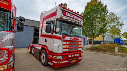 20251019-Tom-Holding-00178